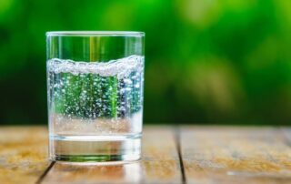 نوشیدن آب و لاغری، آیا مطالعات علمی آن را تایید می‌کنند؟